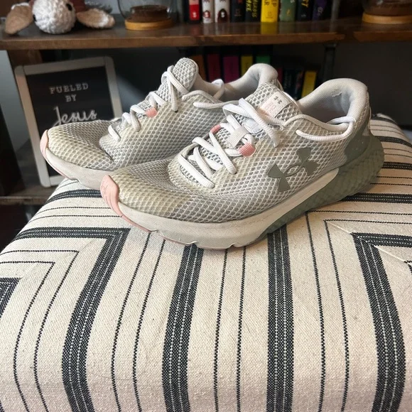 Women’s Under Armour tennis shoes - Picture 2 of 9